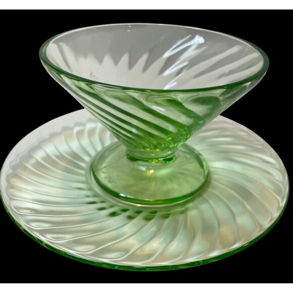 Vintage Green Spiral Depression Glass Dessert Sets - 4 Swirl Plates and 4 Matchi - Picture 4 of 15